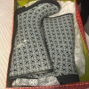 tory burch rain boots